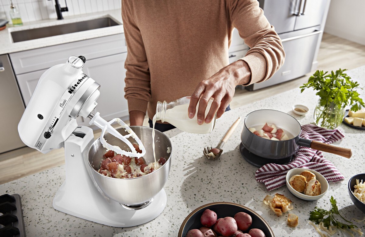 Classic™ Series 4.5 Quart Tilt-Head Stand Mixer - White - Image 5