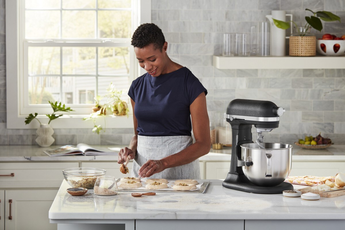 KitchenAid® 7 Quart Bowl-Lift Stand Mixer - Cast Iron Black - Image 6