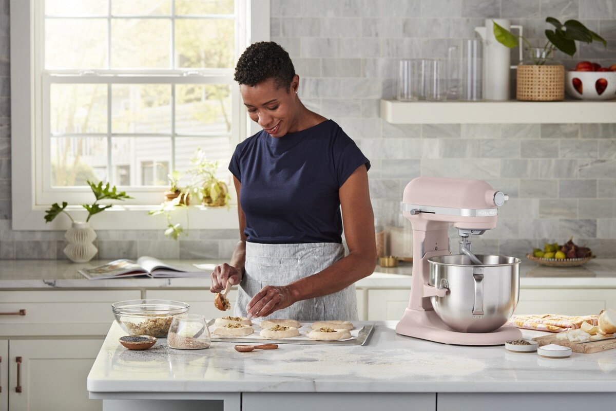 KitchenAid® 7 Quart Bowl-Lift Stand Mixer - Feather Pink - Image 6